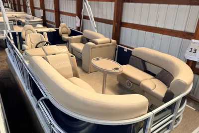 Sylvan Mirage 820 Fish & Cruise