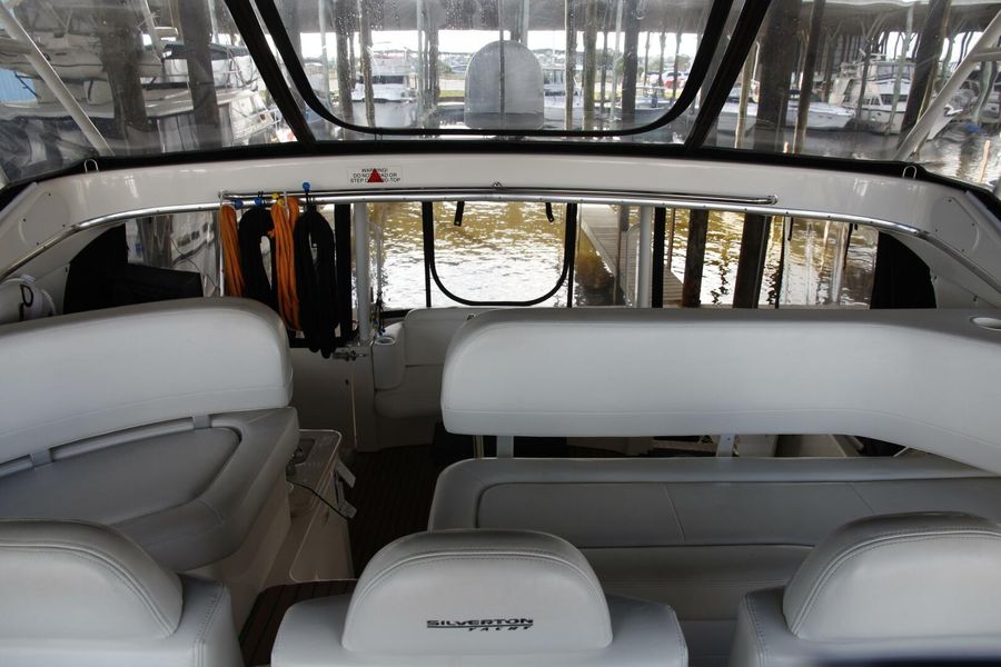 2004 Silverton 39 Motor Yacht