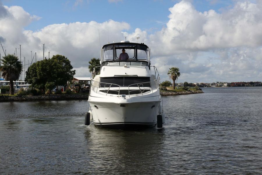 2004 Silverton 39 Motor Yacht