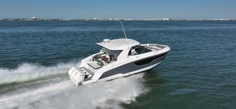  Yacht Photos Pics 2022 Cruisers Yachts 38 Gls - Image 2