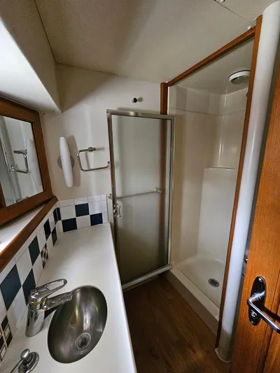 Ocean Pearl Yacht Photos Pics Crew Head