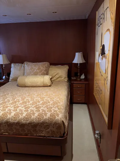 Ocean Pearl Yacht Photos Pics Master stateroom