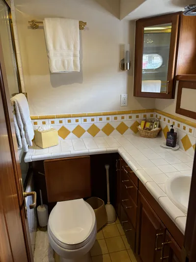 Ocean Pearl Yacht Photos Pics Head