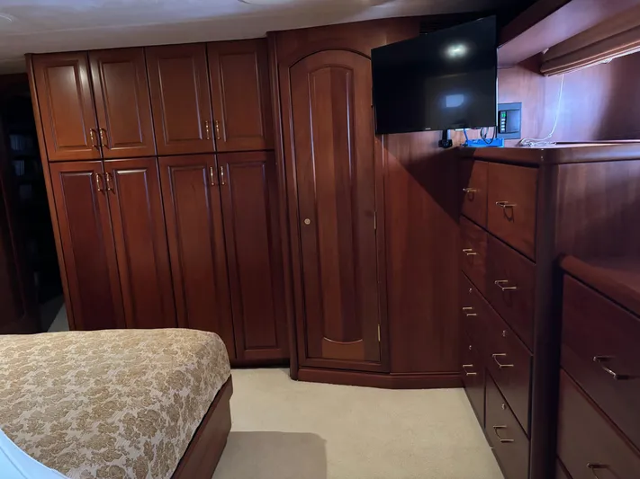 Ocean Pearl Yacht Photos Pics Master stateroom
