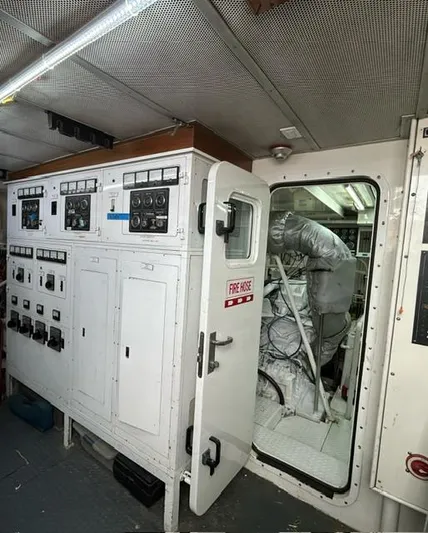 Ocean Pearl Yacht Photos Pics engine room