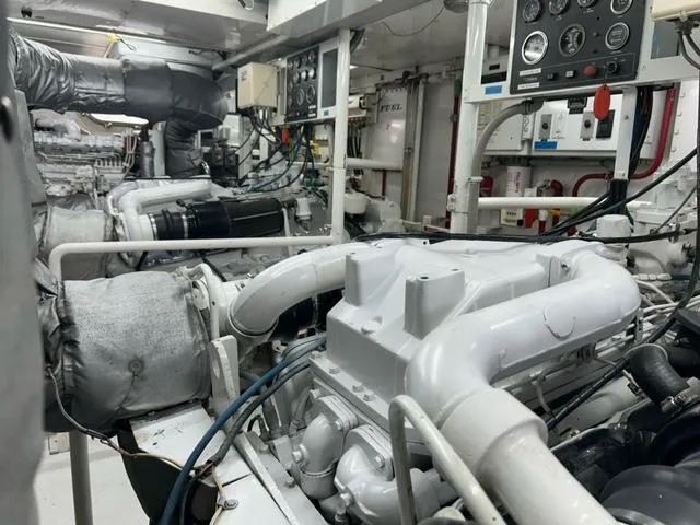 Ocean Pearl Yacht Photos Pics engine room