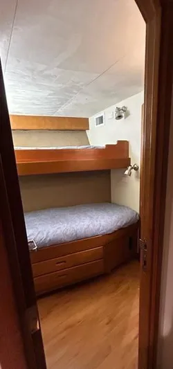 Ocean Pearl Yacht Photos Pics crew cabin