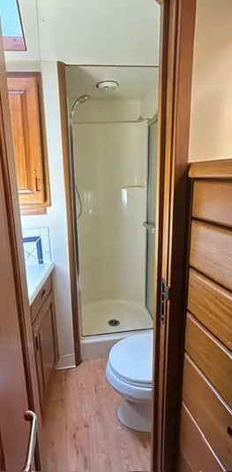 Ocean Pearl Yacht Photos Pics captain's head