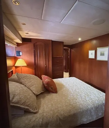 Ocean Pearl Yacht Photos Pics guest stateroom