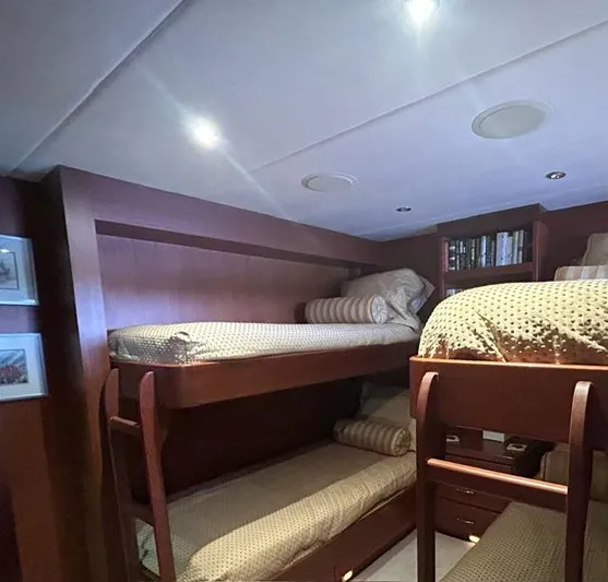 Ocean Pearl Yacht Photos Pics guest cabin