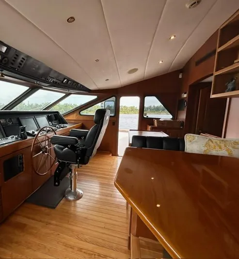 Ocean Pearl Yacht Photos Pics pilothouse