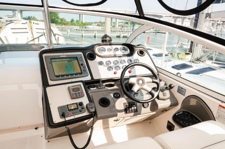 2006 Cruisers Yachts 460 Express