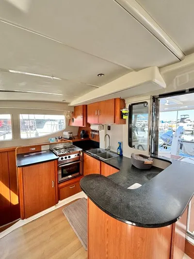 Homeport 4 Yacht Photos Pics 