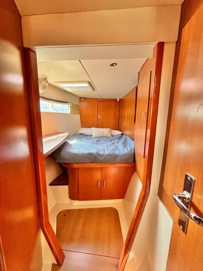 Homeport 4 Yacht Photos Pics 