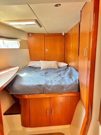 Homeport 4 Yacht Photos Pics 