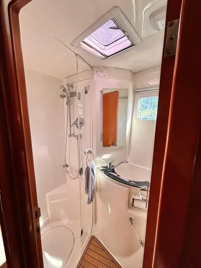 Homeport 4 Yacht Photos Pics 