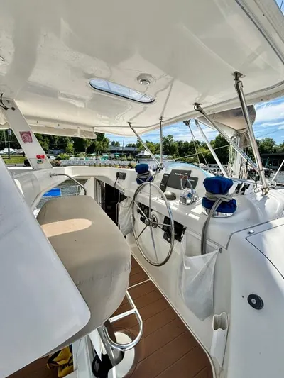 Homeport 4 Yacht Photos Pics 