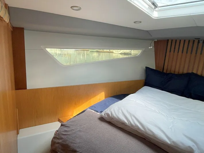 Off The Grid Yacht Photos Pics 2024 Southerly 420 yacht cabin with modern design and comfortable bedding.