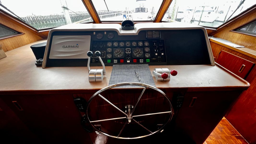 1990 Hatteras 67 Cockpit Motor Yacht