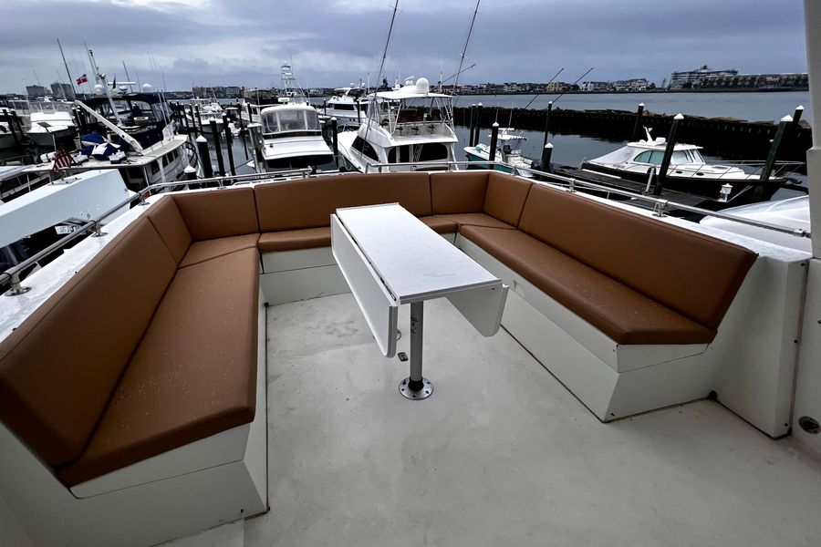 1990 Hatteras 67 Cockpit Motor Yacht