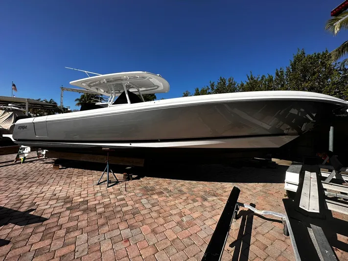 Towa VII Yacht Photos Pics 