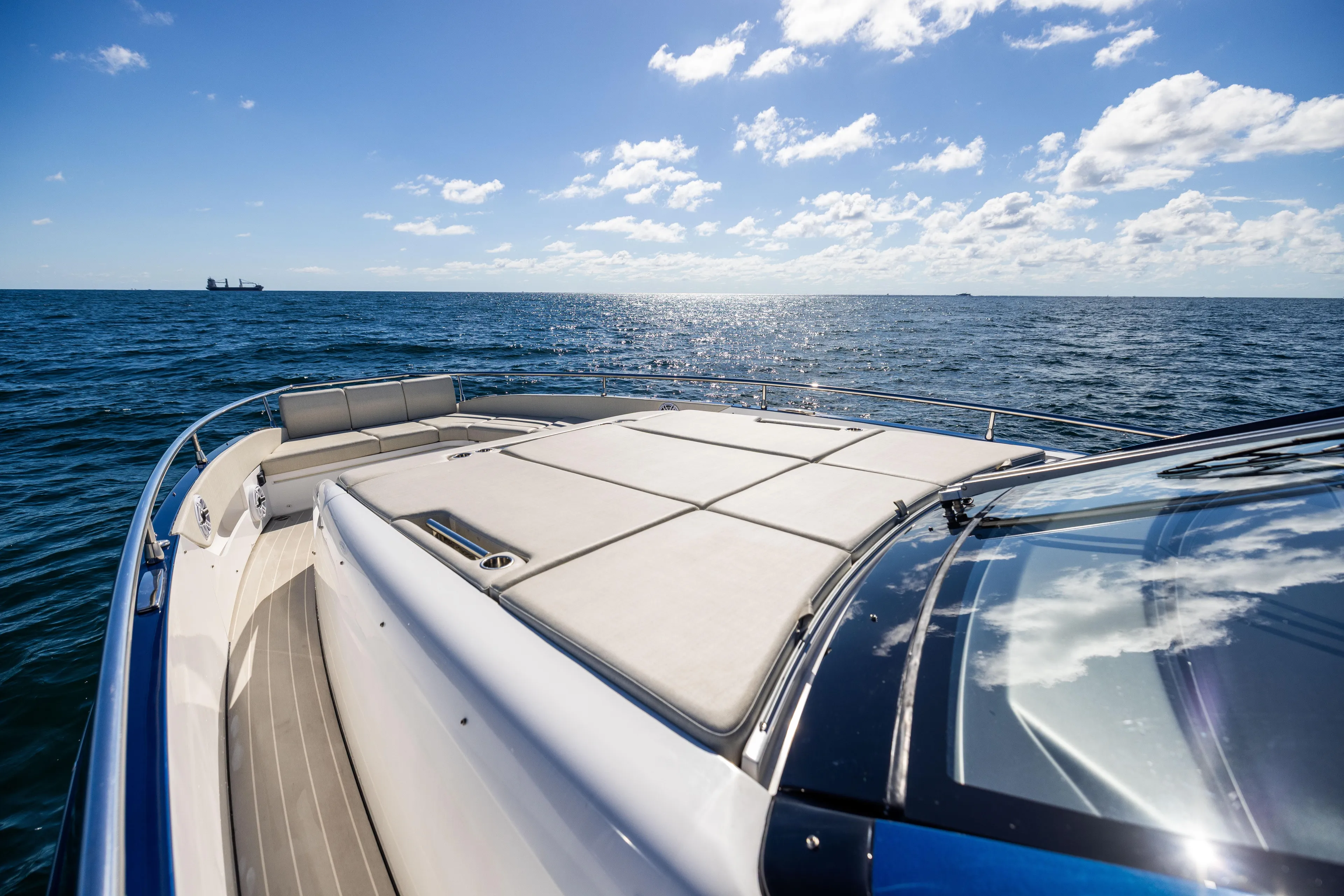  Yacht Photos Pics Azimut Verve 47 yacht, 2022 model, cruising on open sea under clear blue sky.