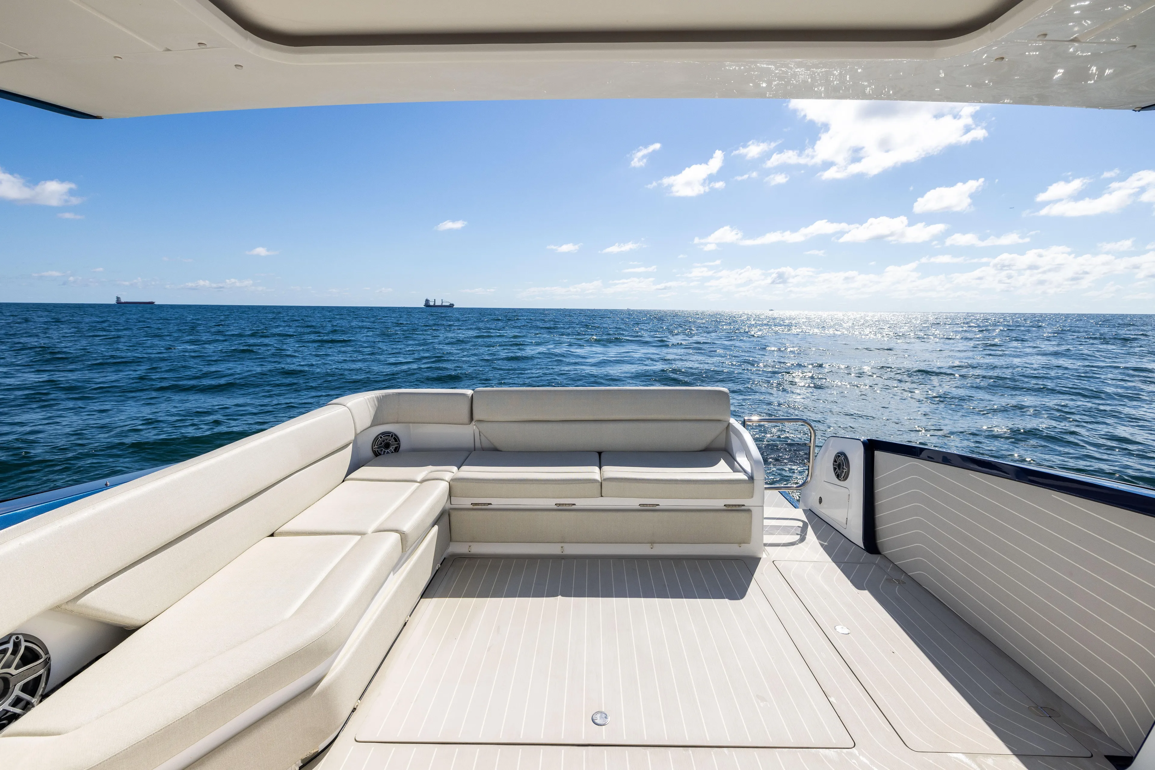  Yacht Photos Pics Azimut Verve 47 yacht deck with ocean view, 2022 model, featuring luxurious seating.