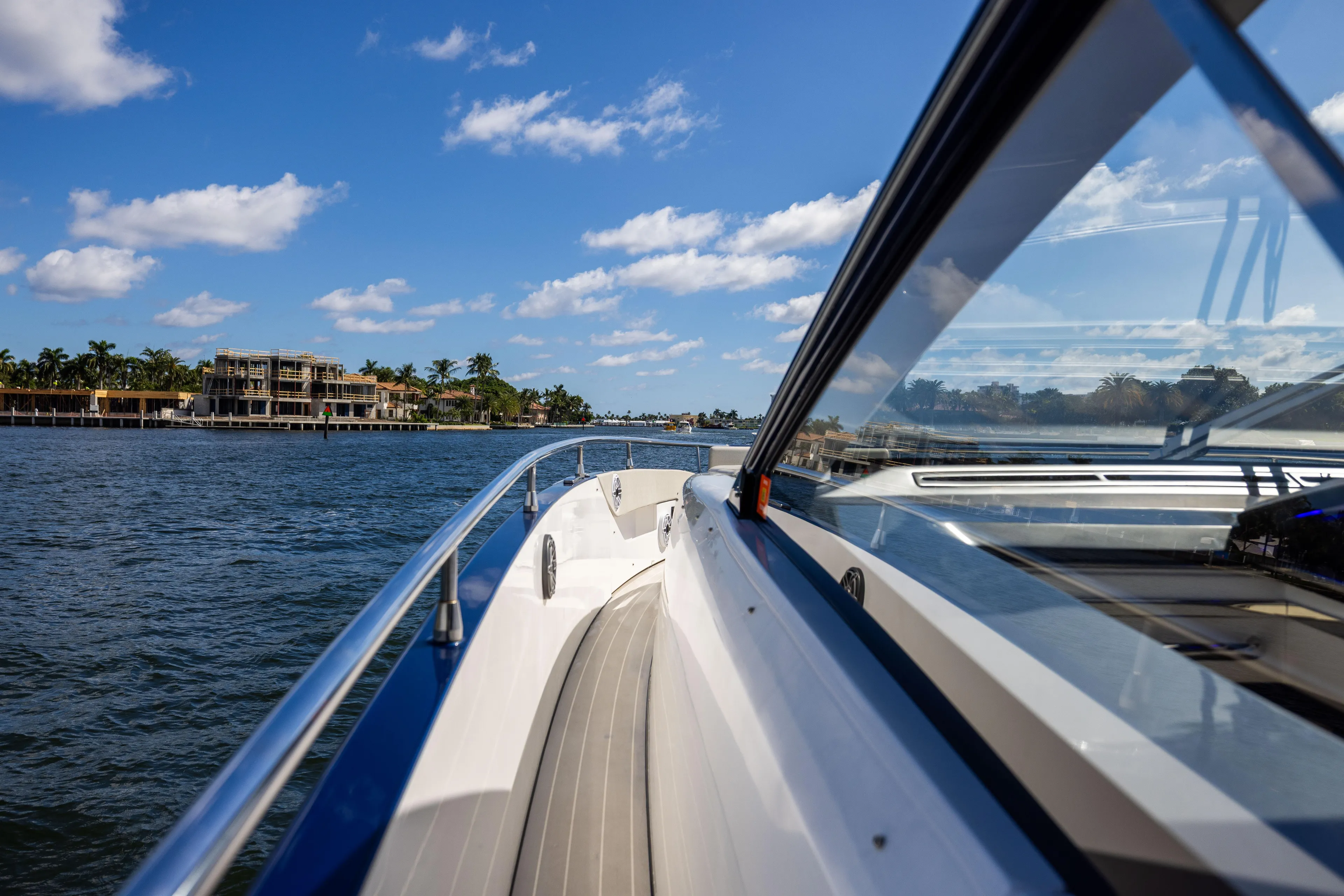  Yacht Photos Pics Azimut Verve 47 yacht cruising on a sunny day, 2022 model.