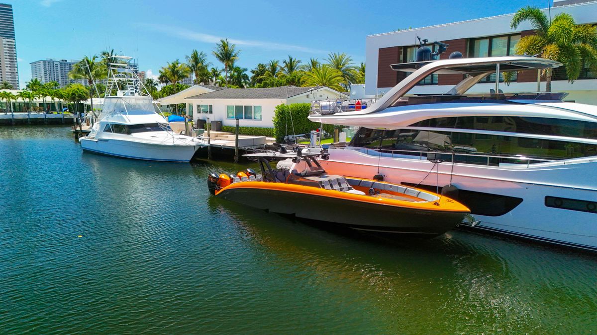2022 Midnight Express 43 