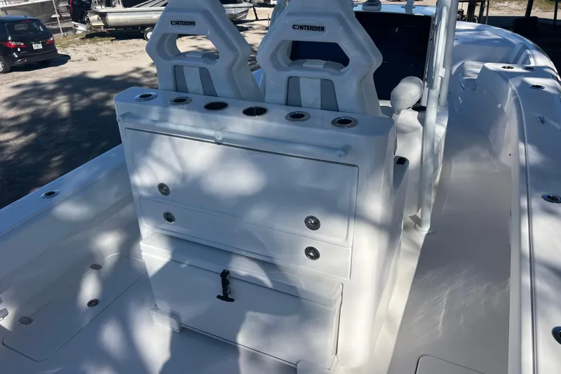  Yacht Photos Pics 2026 Contender 29 Bay boat interior with dual seats and storage compartments.