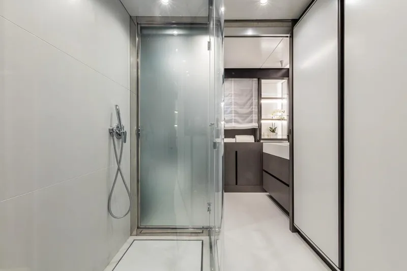 L.a.u.l. Yacht Photos Pics 