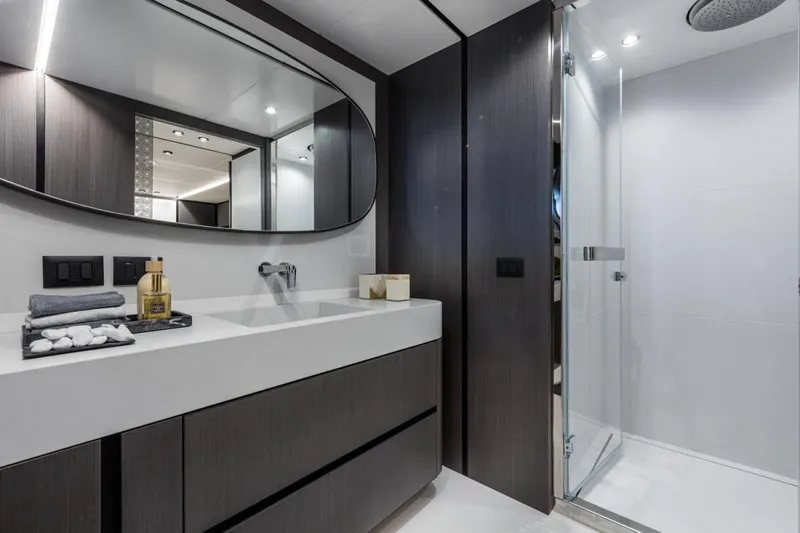 L.a.u.l. Yacht Photos Pics 