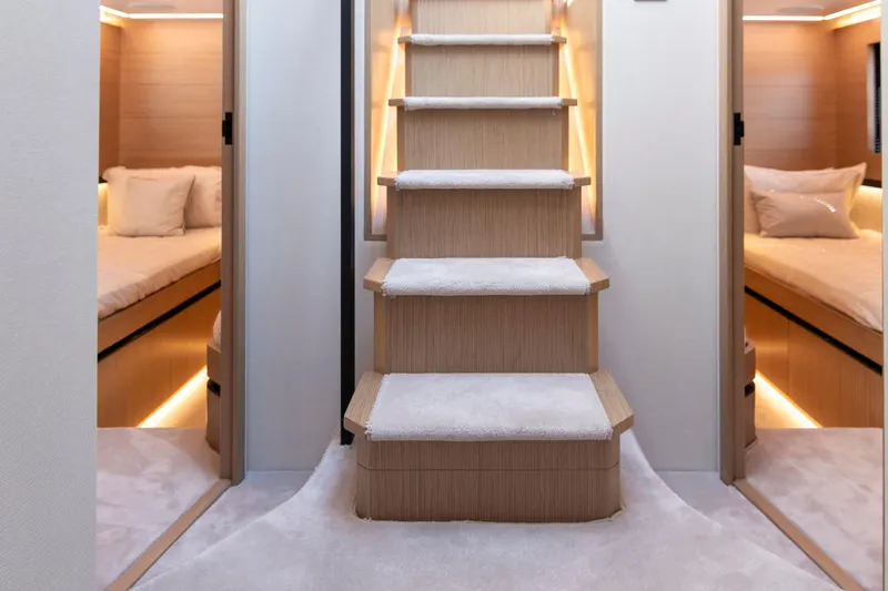 Madness V Yacht Photos Pics 