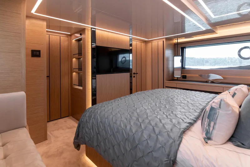 Madness V Yacht Photos Pics 