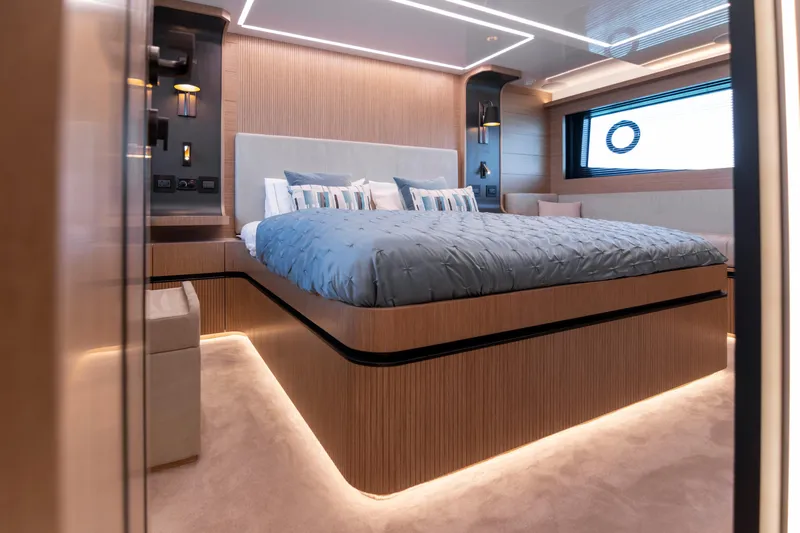 Madness V Yacht Photos Pics 