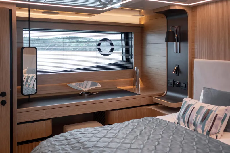 Madness V Yacht Photos Pics 