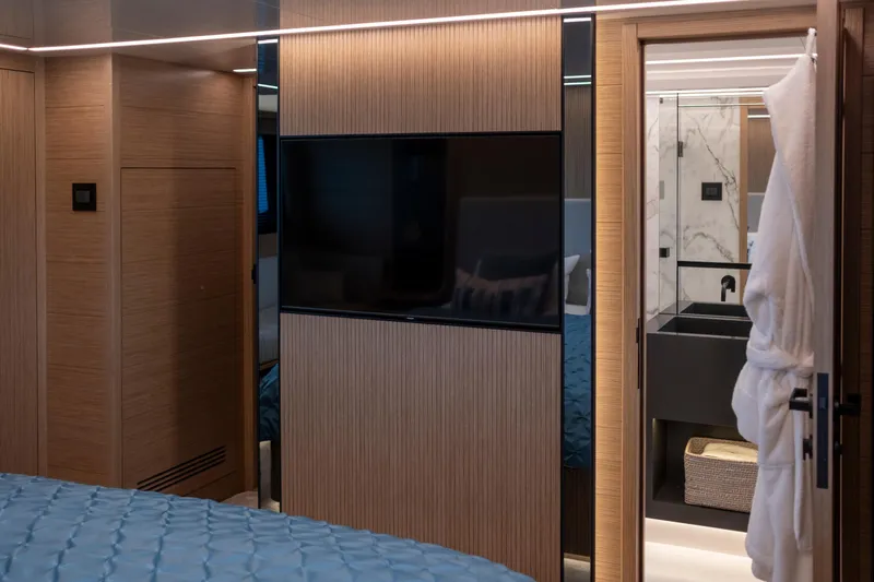 Madness V Yacht Photos Pics 