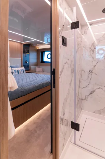 Madness V Yacht Photos Pics 