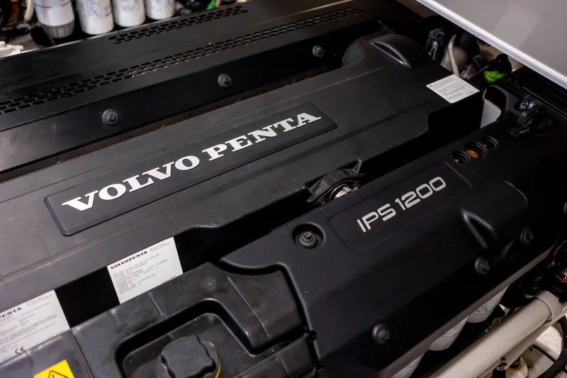 Madness V Yacht Photos Pics 