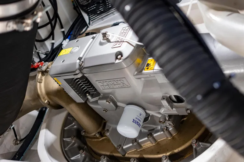 Madness V Yacht Photos Pics 