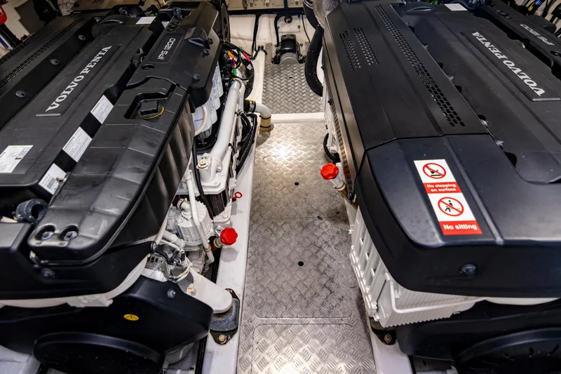 Madness V Yacht Photos Pics 