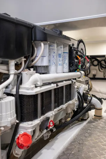 Madness V Yacht Photos Pics 