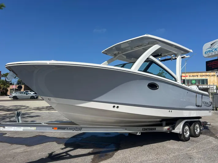  Yacht Photos Pics 2025 Robalo R257 Dual Console boat on trailer under clear blue sky.