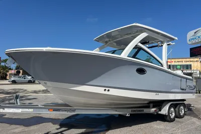 Robalo R257 Dual Console