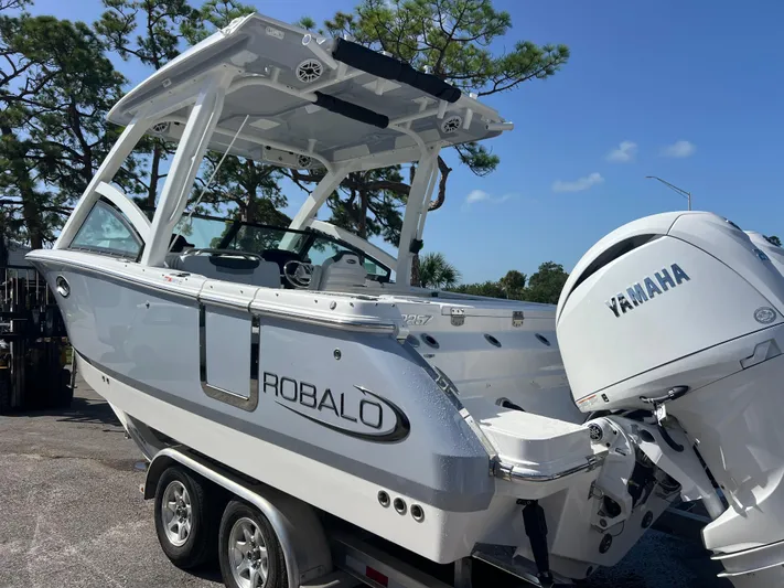  Yacht Photos Pics 2025 Robalo R257 Dual Console boat with Yamaha engine on trailer.