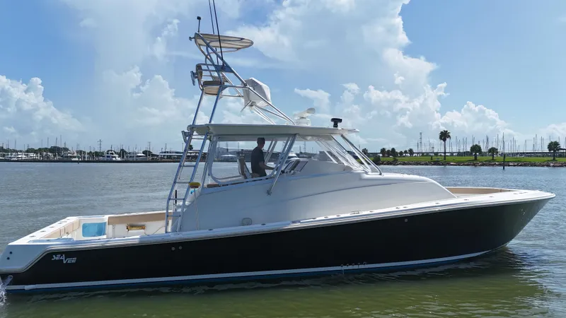 Wooocrew Yacht Photos Pics 2015 SeaVee 43 Fish-Around boat on calm water, clear sky background.