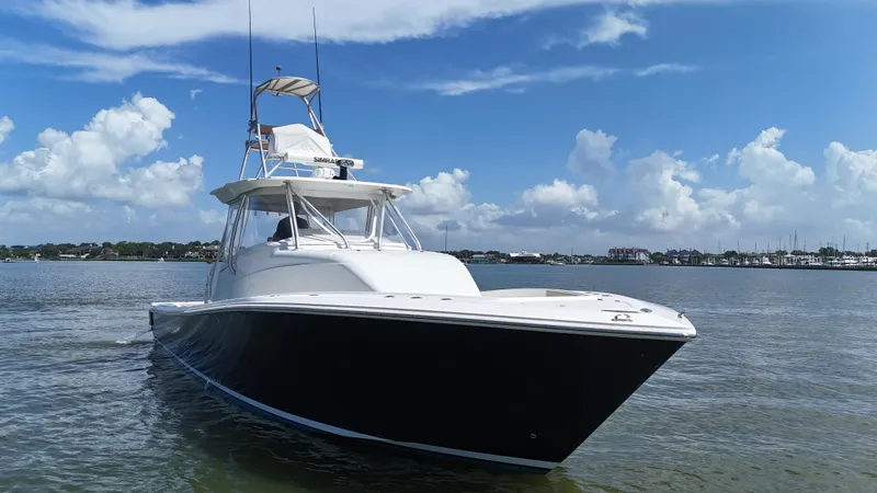Wooocrew Yacht Photos Pics 2015 SeaVee 43 Fish-Around boat on calm water under blue sky.