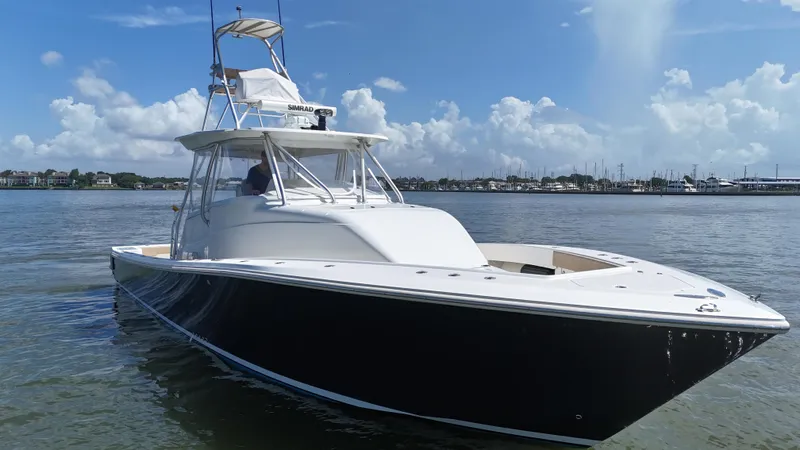 Wooocrew Yacht Photos Pics 2015 SeaVee 43 Fish-Around boat on calm water under a clear blue sky.