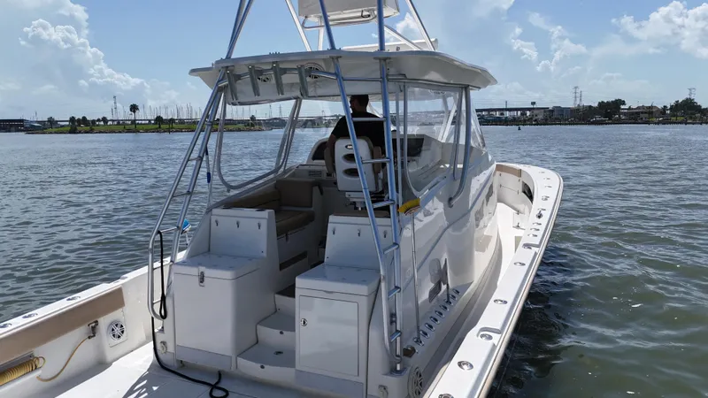 Wooocrew Yacht Photos Pics 2015 SeaVee 43 Fish-Around boat on calm water, featuring spacious deck and modern design.