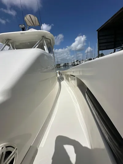 Wooocrew Yacht Photos Pics 2015 SeaVee 43 Fish-Around boat deck under clear blue sky.